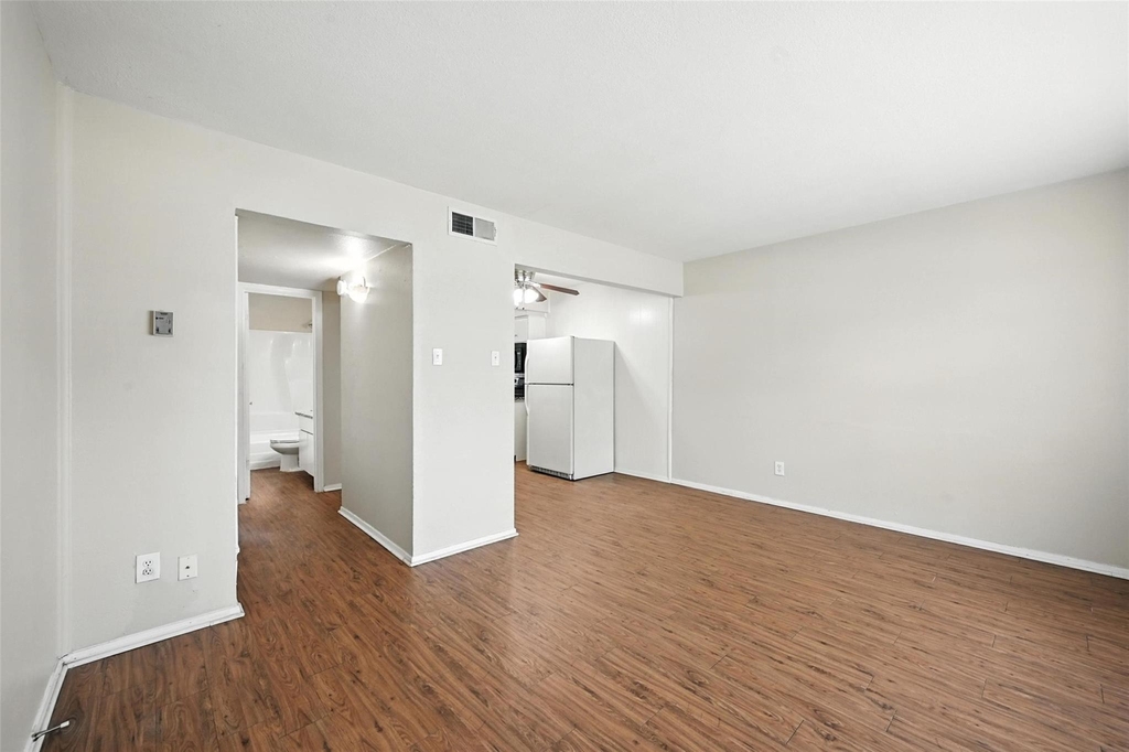 103 W Brown Street - Photo 9