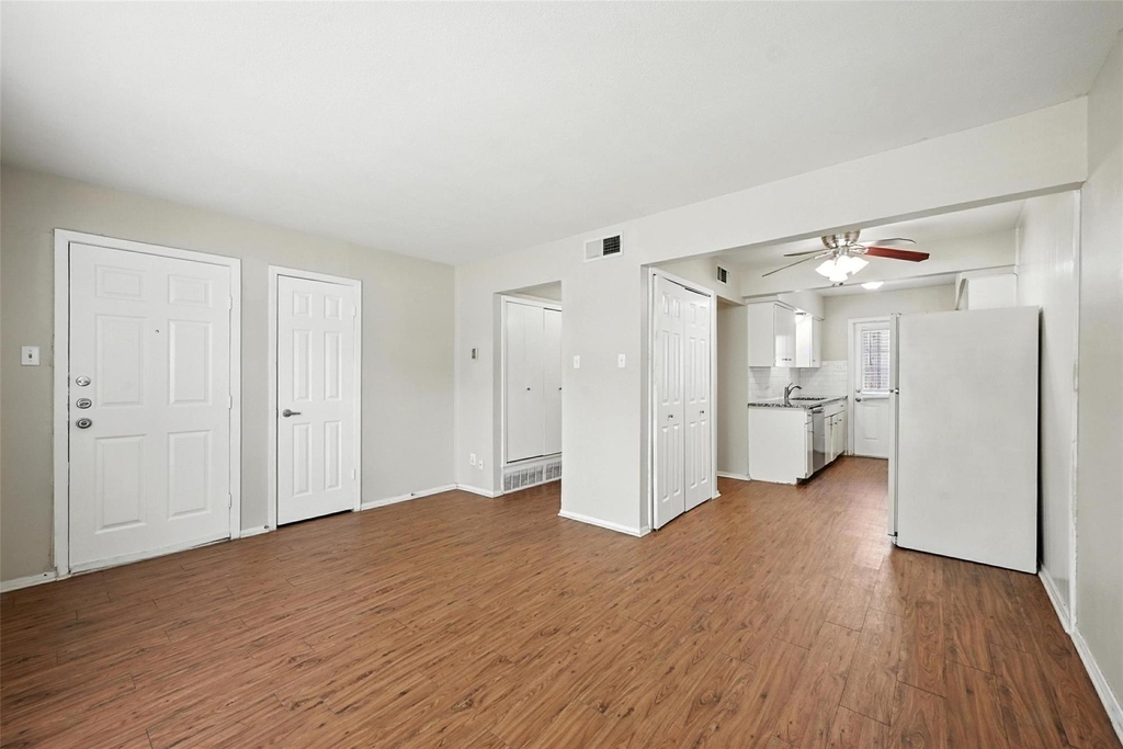103 W Brown Street - Photo 1
