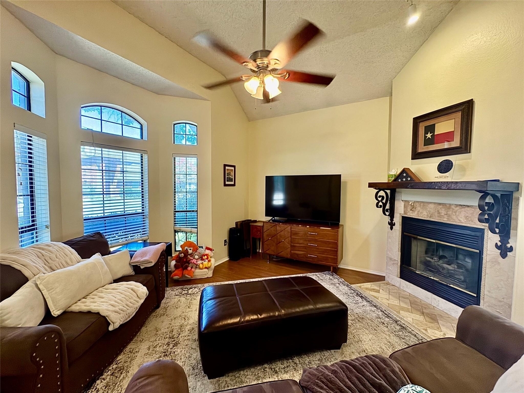 421 Leisure Lane - Photo 2