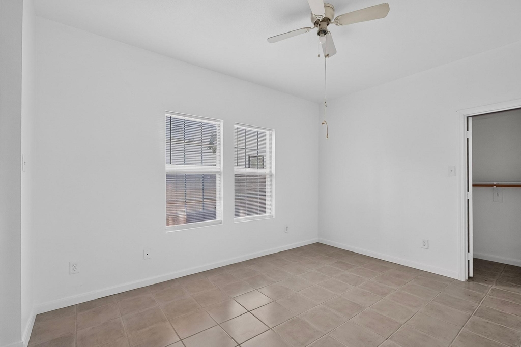 762 Bethpage Avenue - Photo 21