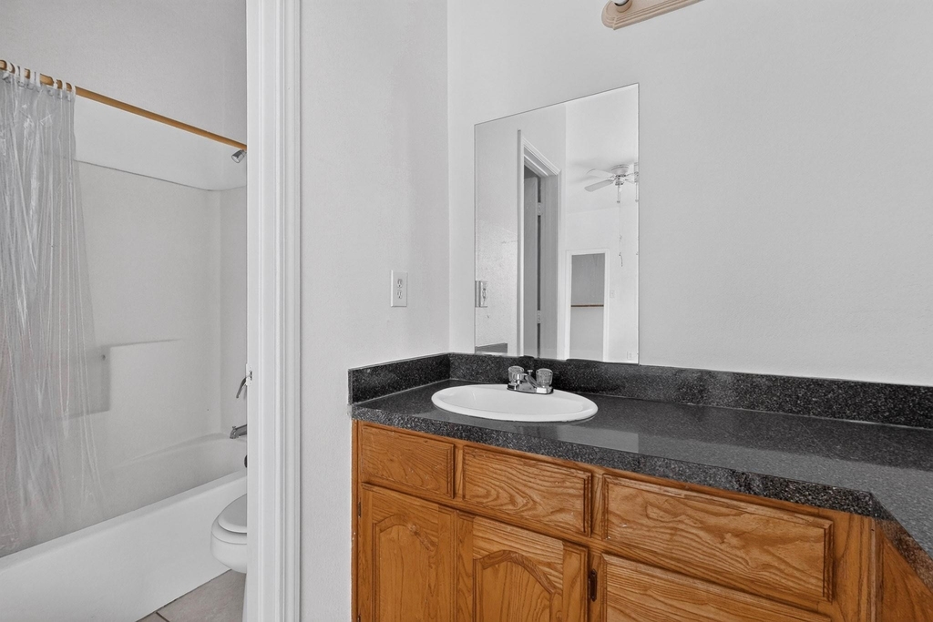 762 Bethpage Avenue - Photo 26