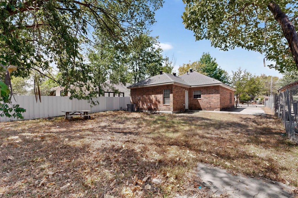 762 Bethpage Avenue - Photo 37