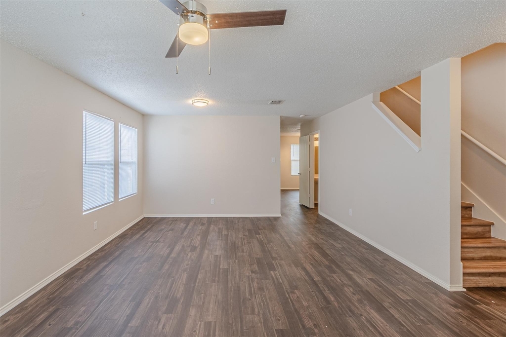 8749 Hunters Trail - Photo 5