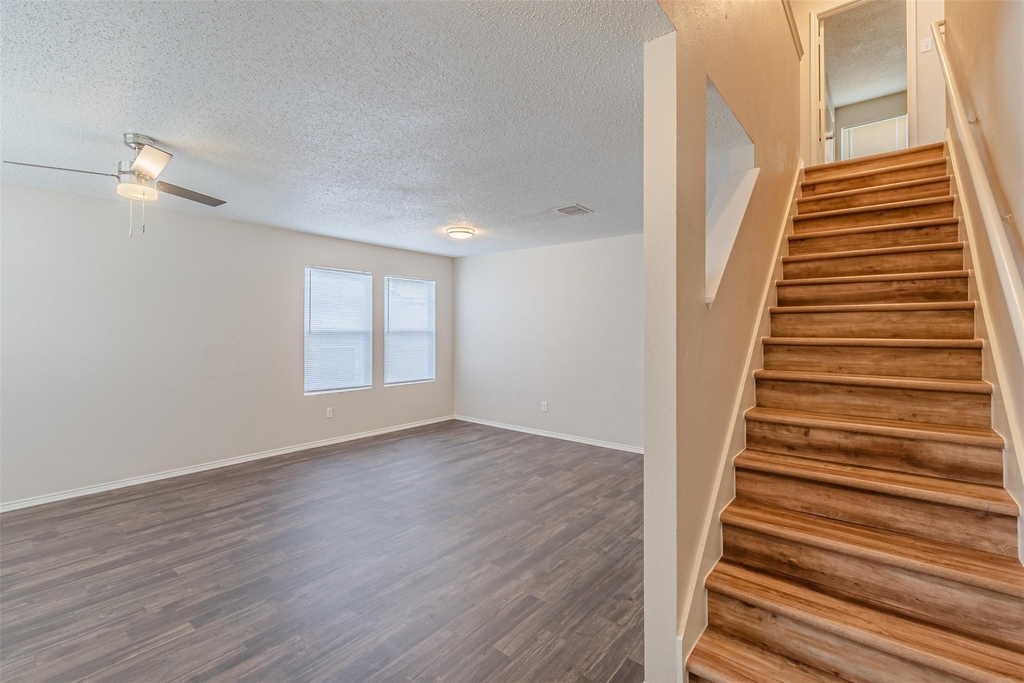 8749 Hunters Trail - Photo 4