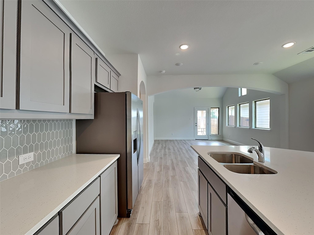 925 King Street - Photo 3