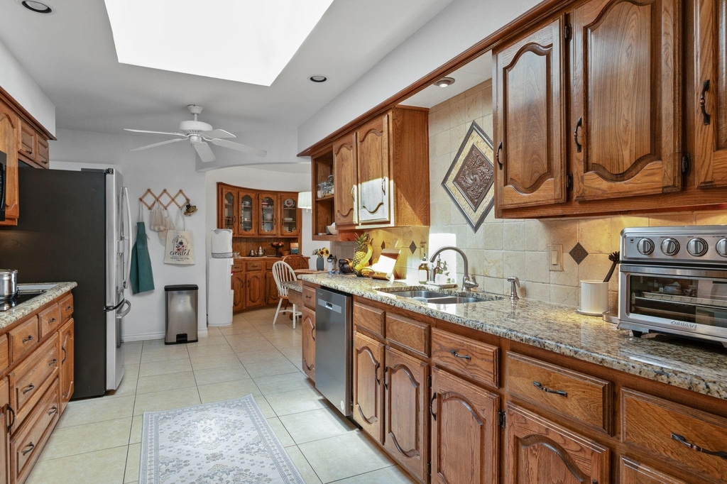621 Harvest Glen Drive - Photo 5