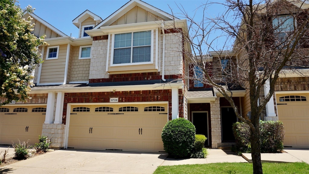 8734 Manhattan Avenue - Photo 0