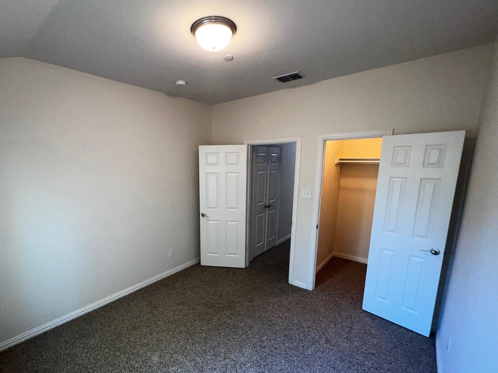 8734 Manhattan Avenue - Photo 6