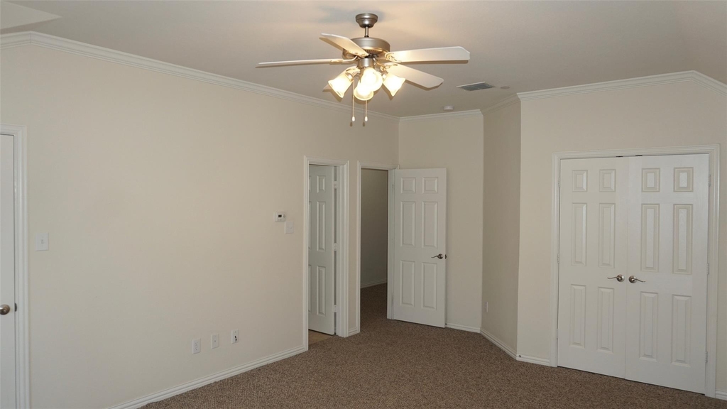 8734 Manhattan Avenue - Photo 8