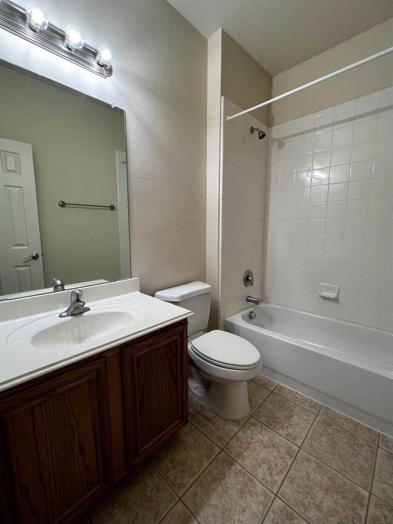 8734 Manhattan Avenue - Photo 7