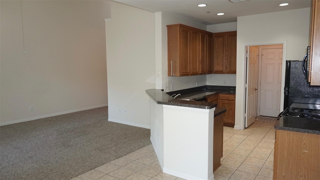 8734 Manhattan Avenue - Photo 4