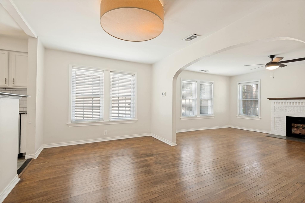 219 S Briscoe Boulevard - Photo 2