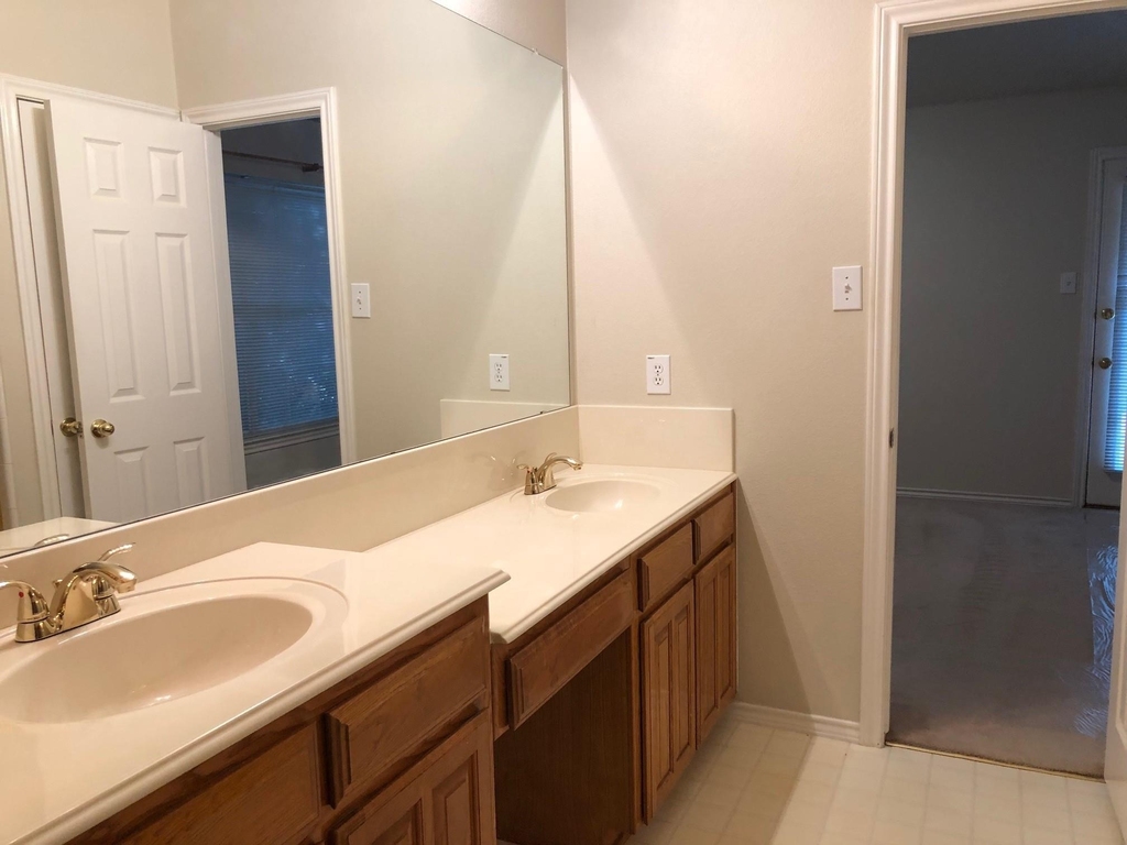 2118 Stoneridge Drive - Photo 10