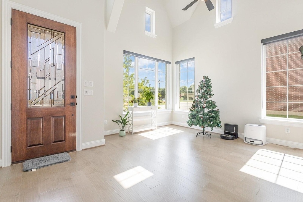 4954 Daybreak Drive - Photo 3