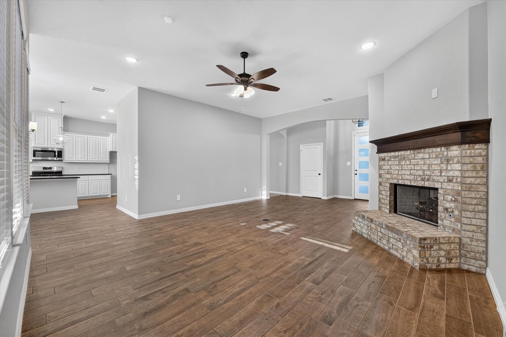 412 Brinkley Drive - Photo 5