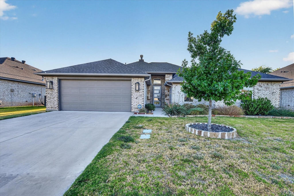 412 Brinkley Drive - Photo 0