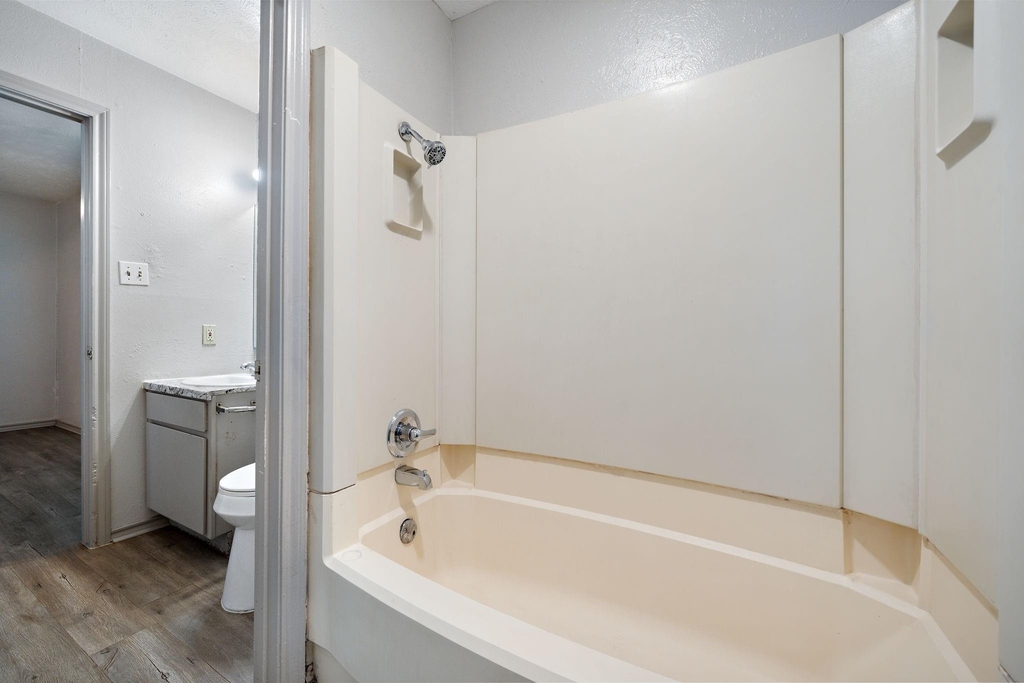 1108 N Elm Street - Photo 17