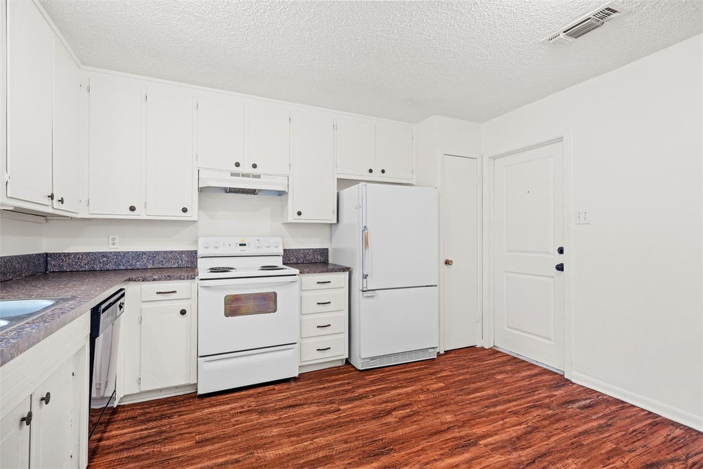 236 E Cunningham Avenue - Photo 5