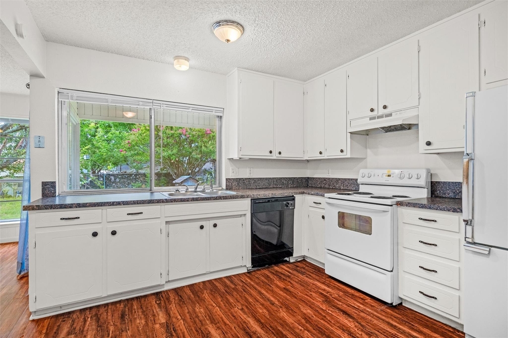 236 E Cunningham Avenue - Photo 4