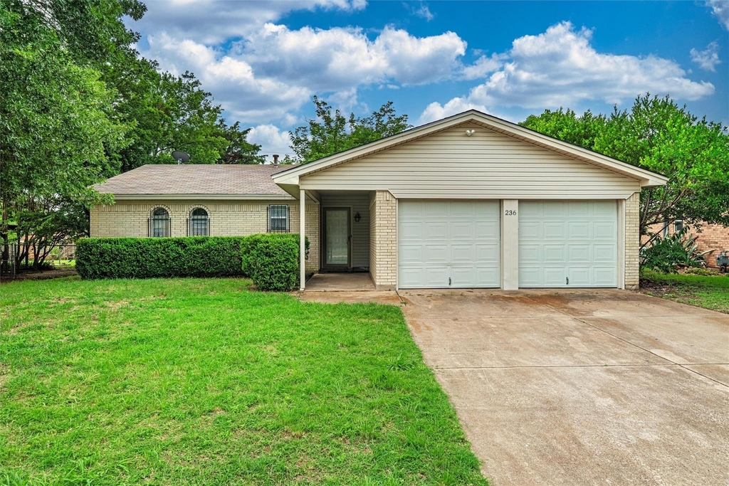 236 E Cunningham Avenue - Photo 0
