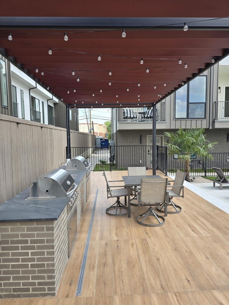 1902 N Carroll Avenue - Photo 6