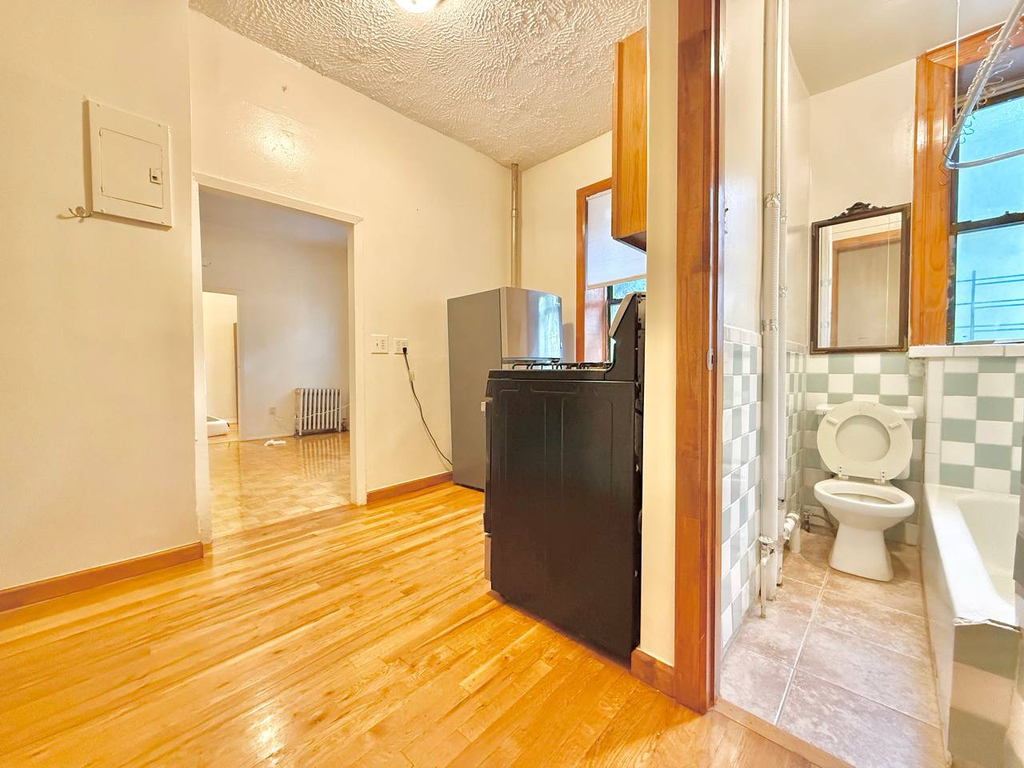 322 Rodney Street - Photo 2
