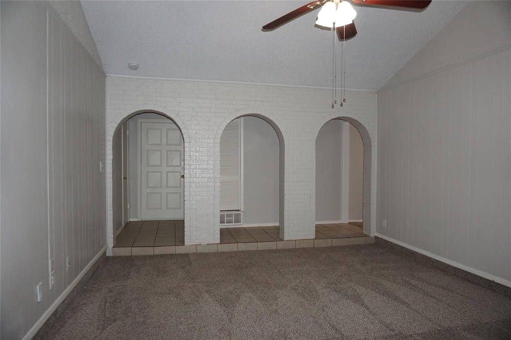2308 Warwick Court - Photo 3