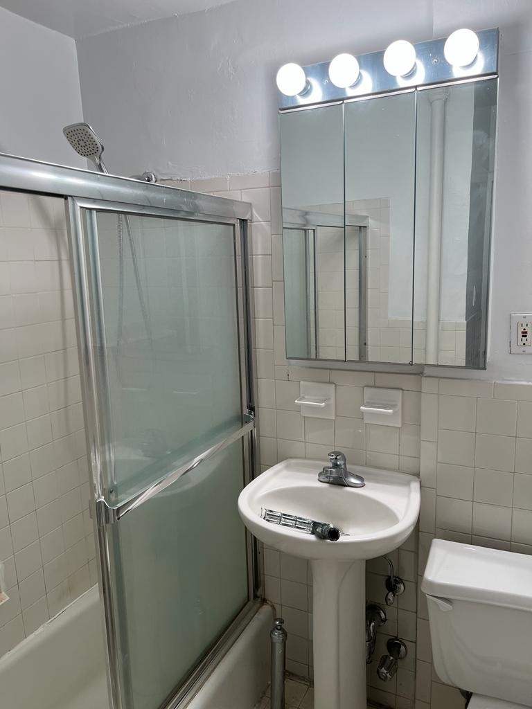 East 36th Street - Photo 4