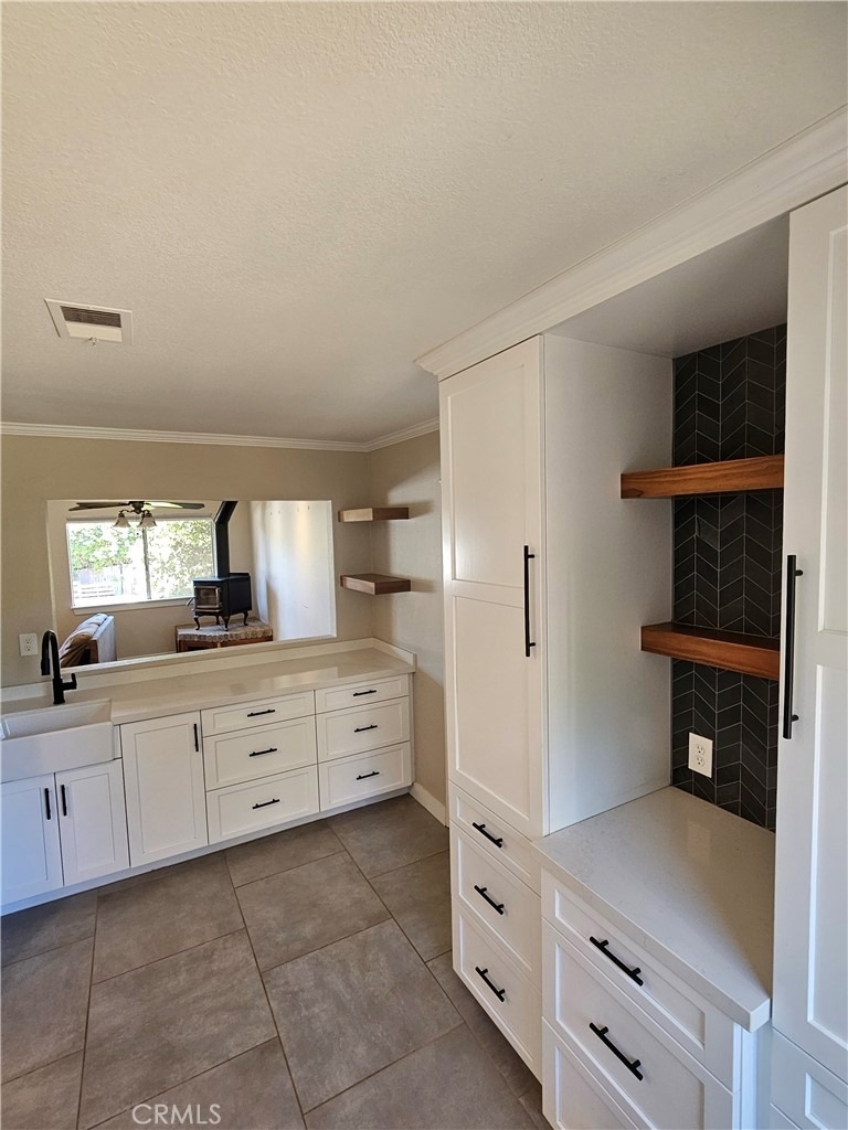 1733 Hillcrest Lane - Photo 2