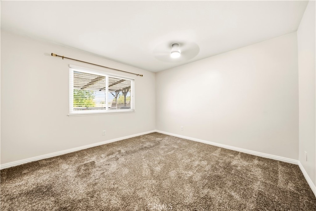 27546 Evron Avenue - Photo 27