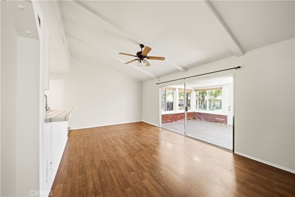 27546 Evron Avenue - Photo 17