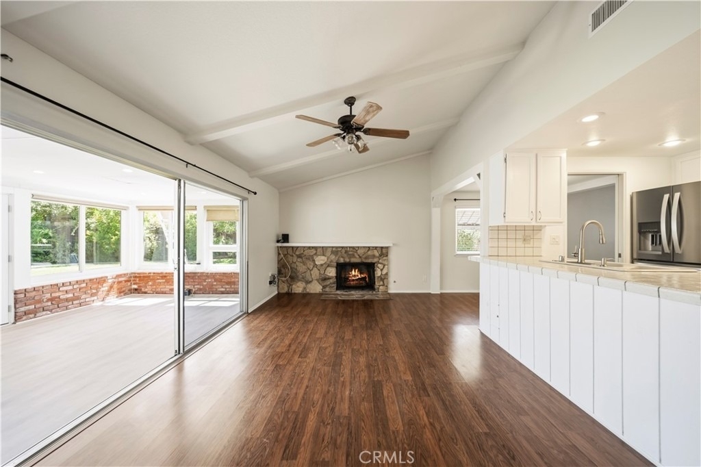 27546 Evron Avenue - Photo 37