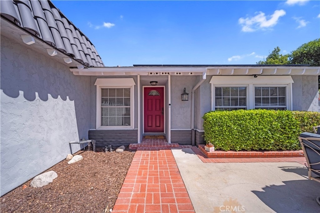 27546 Evron Avenue - Photo 3