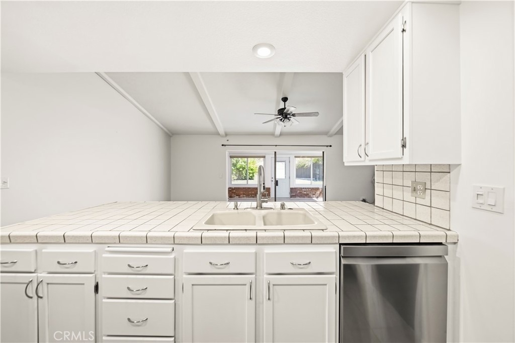 27546 Evron Avenue - Photo 14