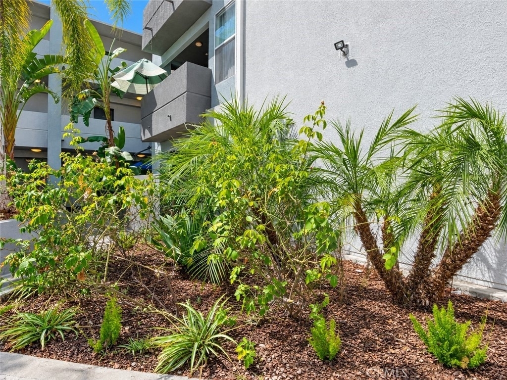 11657 Oxnard Street - Photo 24