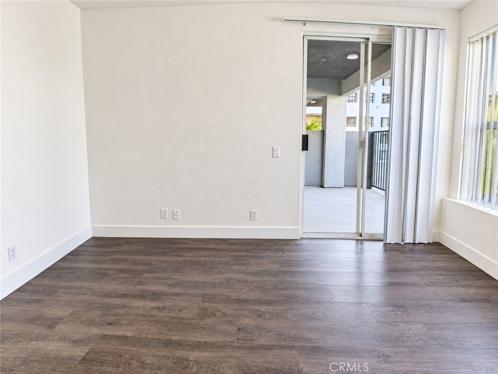 11657 Oxnard Street - Photo 2