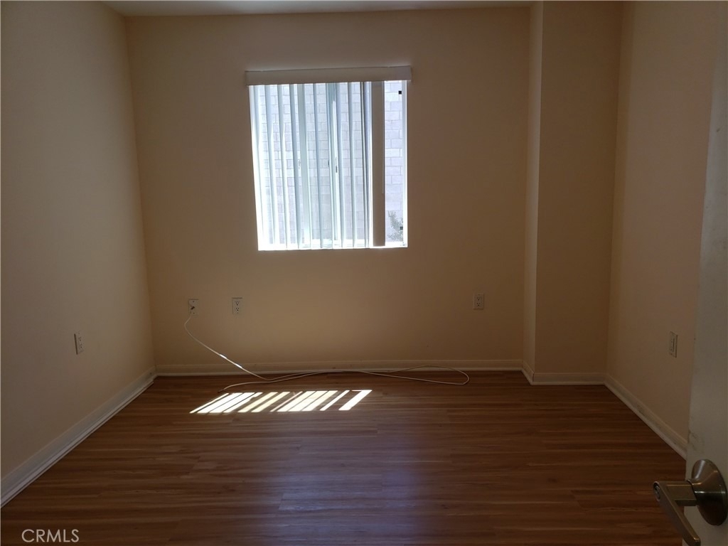 14537 Archwood Street - Photo 11