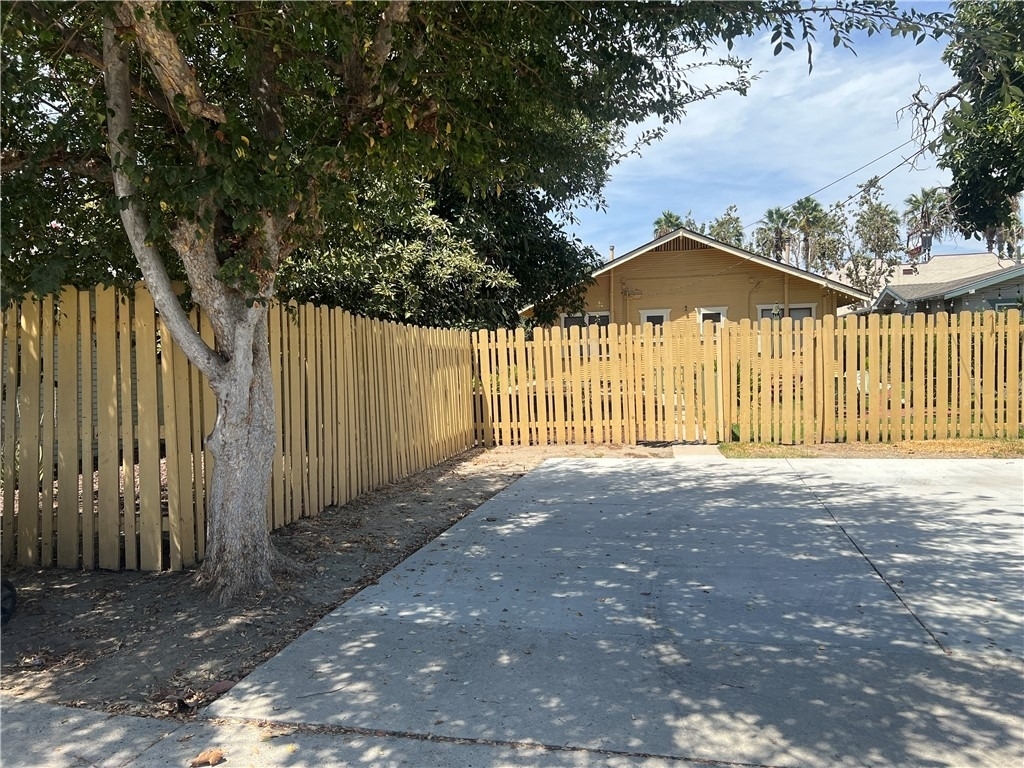 1126 W Center Street - Photo 22