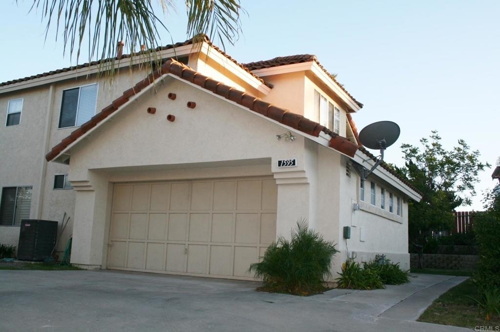 1595 Zephyr Ave - Photo 0