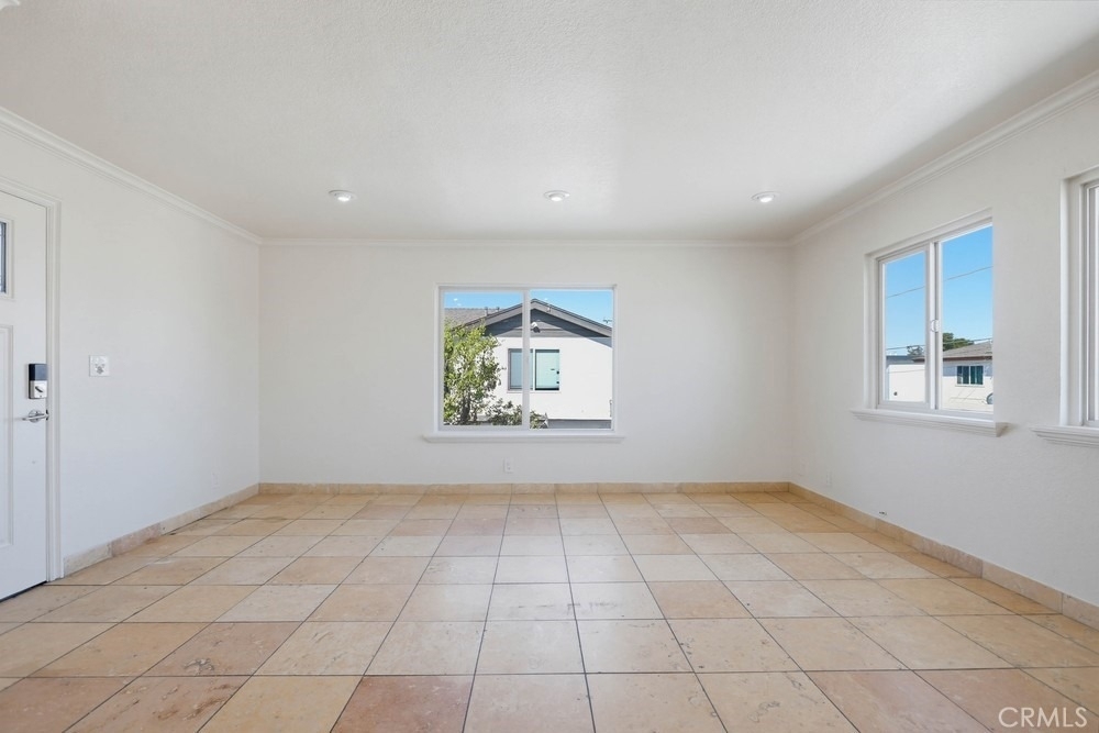 1010 Valencia Street - Photo 10