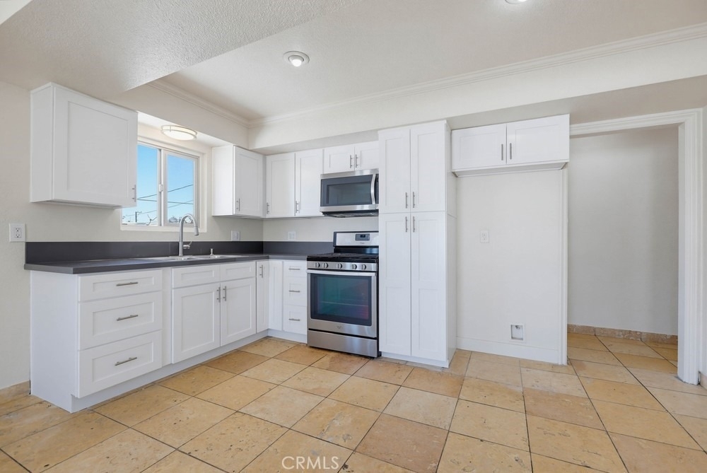 1010 Valencia Street - Photo 11