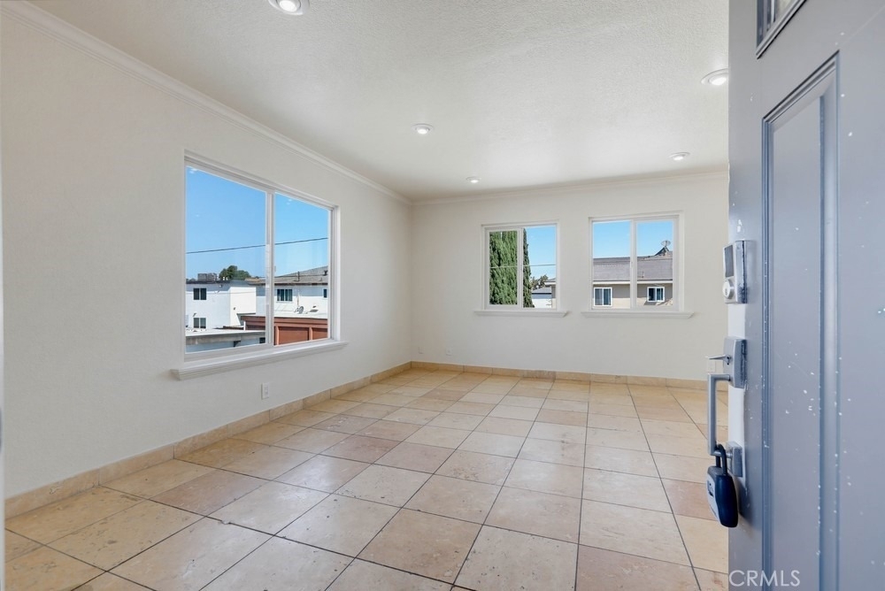 1010 Valencia Street - Photo 6