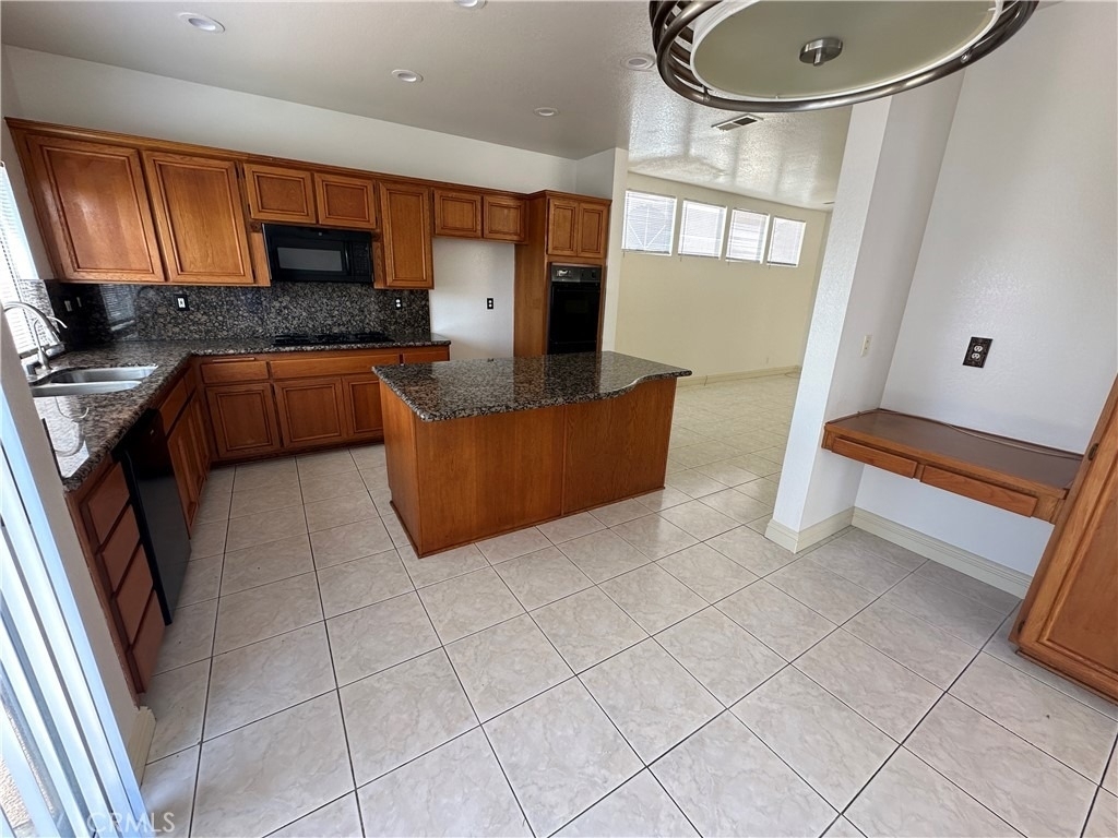 2214 W Toledo Place - Photo 2