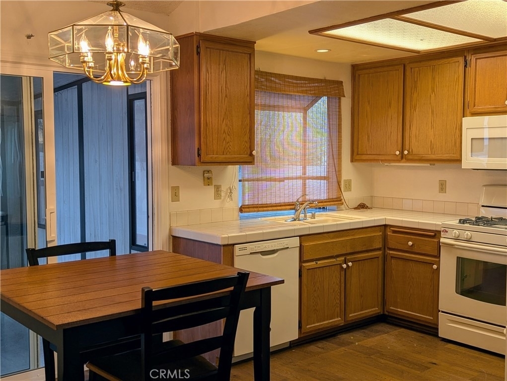 1468 Cresthaven Place - Photo 4