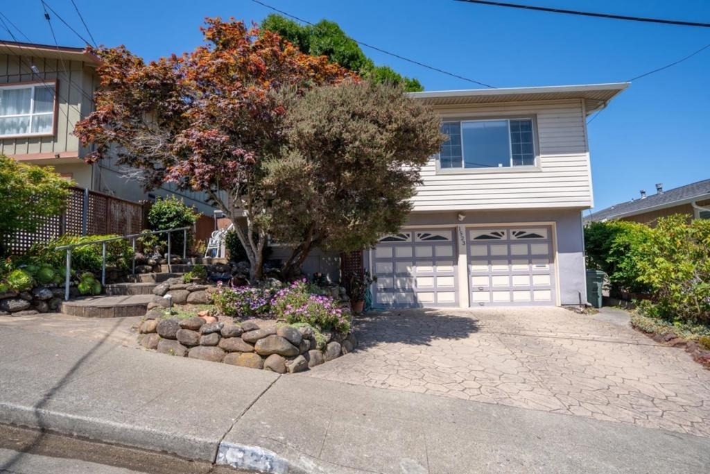 1523 Valdez Way - Photo 0