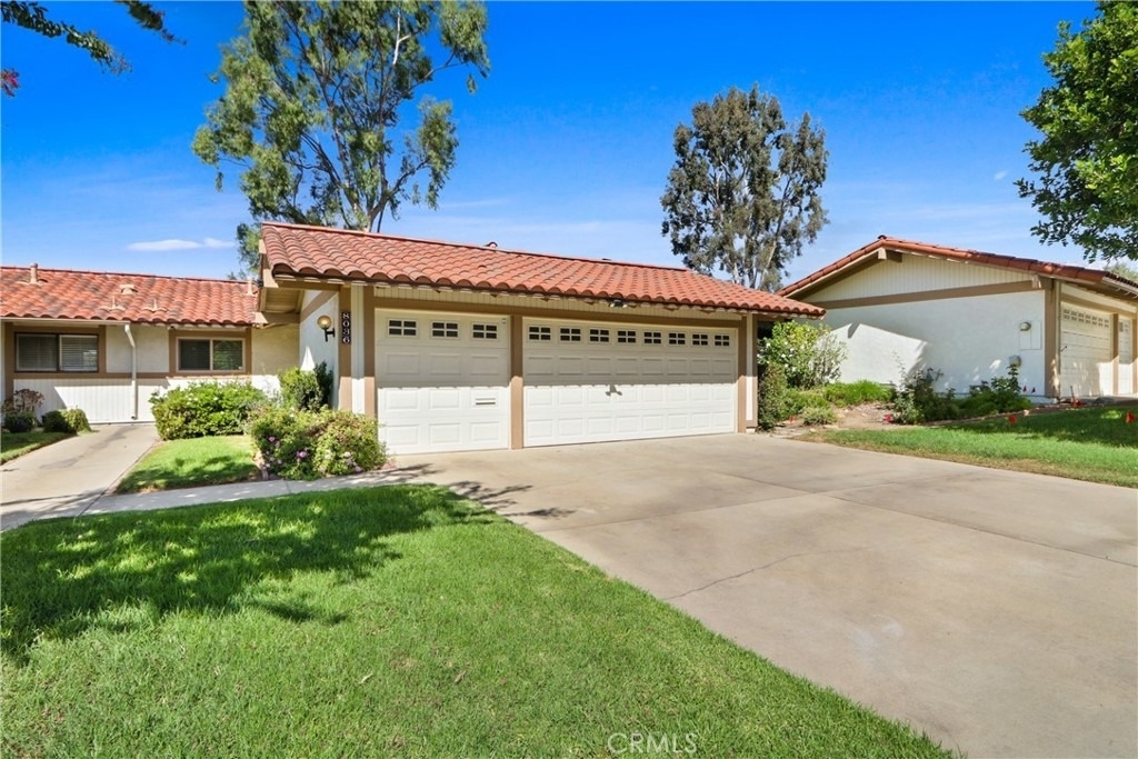 8036 Valle Vista Drive - Photo 6