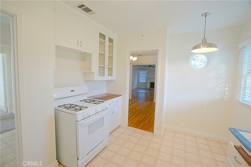 4285 Oakwood Place - Photo 5