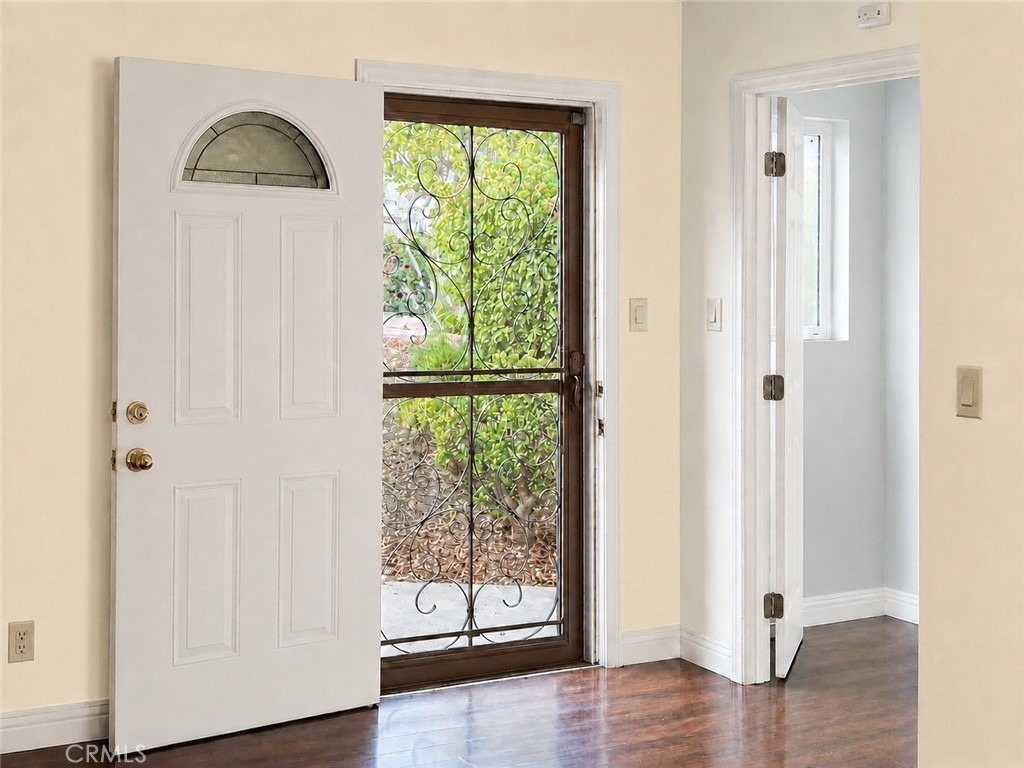 2533 Commodore Street - Photo 1