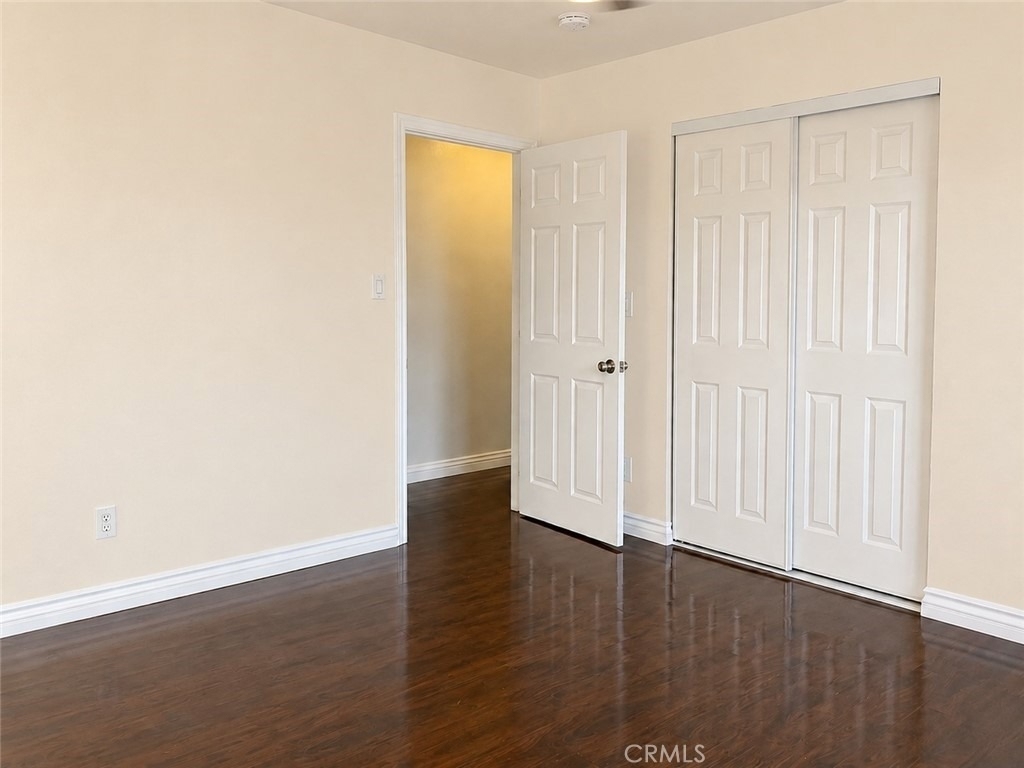 2533 Commodore Street - Photo 2