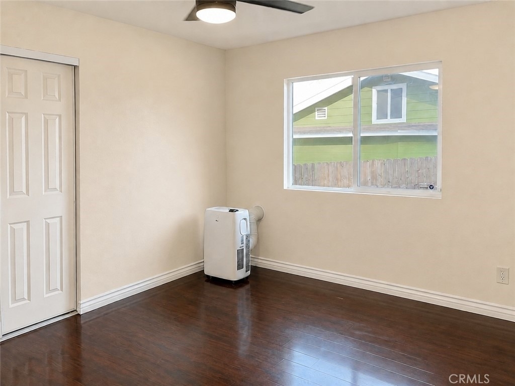2533 Commodore Street - Photo 3